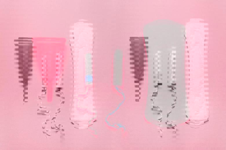 Bind, tampon og menstruatiónskoppar